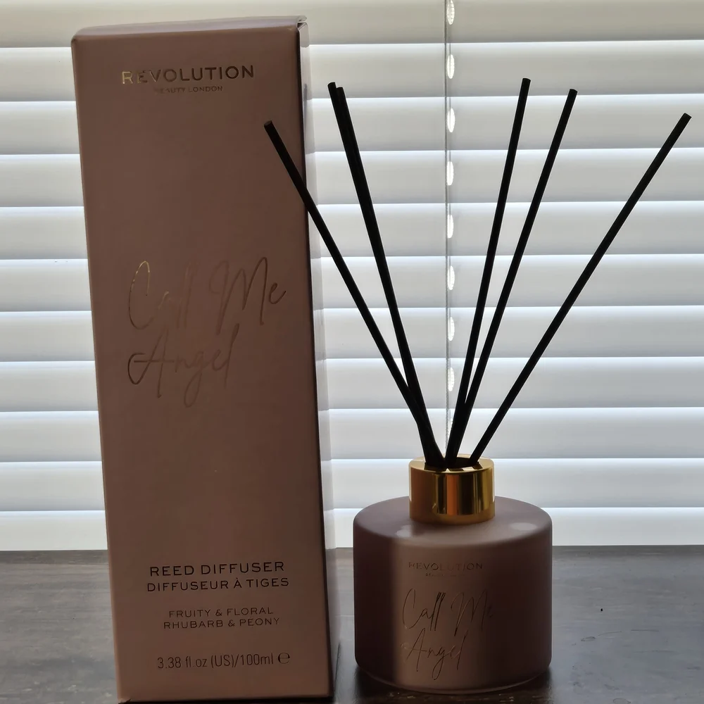 Revolution Under The‎ Covers Reed Diffuser - Pink